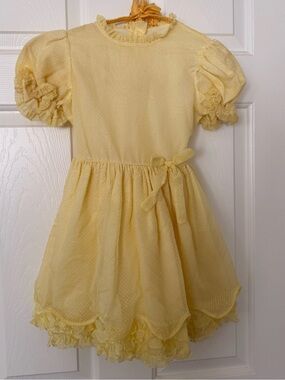 Vintage Yellow Swiss dot Puff-Sleeve Ruffled Waist-Tie party Dress for Girls 5t